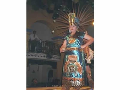 古代アステカ人の踊り・メキシコのレストラン内にて