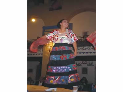 メキシカンダンス・メキシコのレストラン内にて