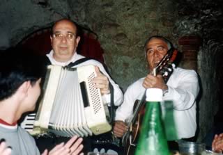 ギター弾き・ローマの洞窟レストランにて
